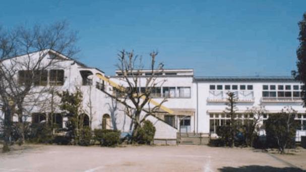 幼保連携型認定こども園アイリス幼稚園：434m