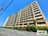 全部屋東南向きにバルコニーがある、大型マンションです。 共用部も充実しているので、是非一度ご見学ください