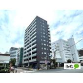 東京メトロ東西線「東陽町」駅徒歩3分の駅近分譲マンション。12階建ての重厚感ある外観で、管理体制の良さも感じられる佇まいです。