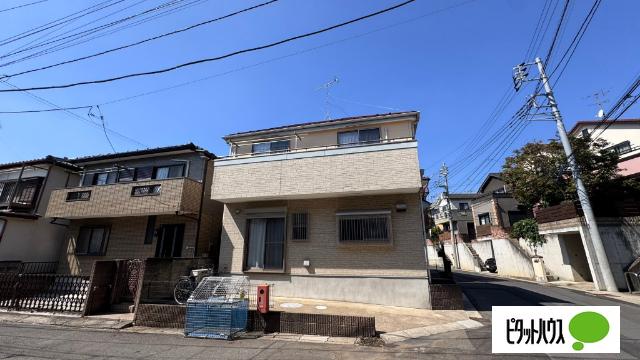 角地の解放感と陽当たりの良い綺麗な邸宅です