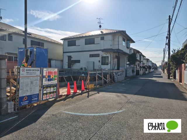 前面道路含む現地の様子です。陽当り良好で、周辺は落ち着いた住宅街。完成後のイメージも膨らみます。