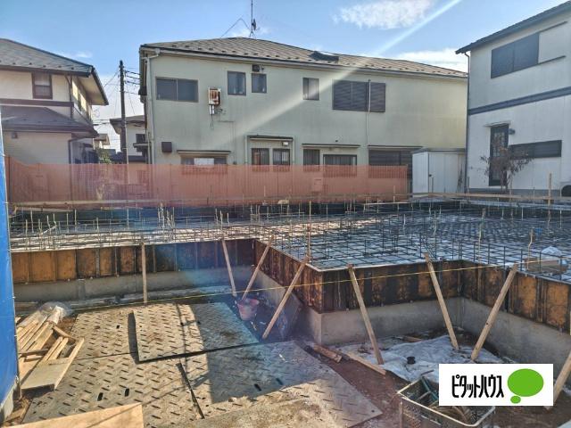 建物配置が確認できる基礎工事中の様子です。建物の大きさや駐車スペースの広さもご確認いただけます。