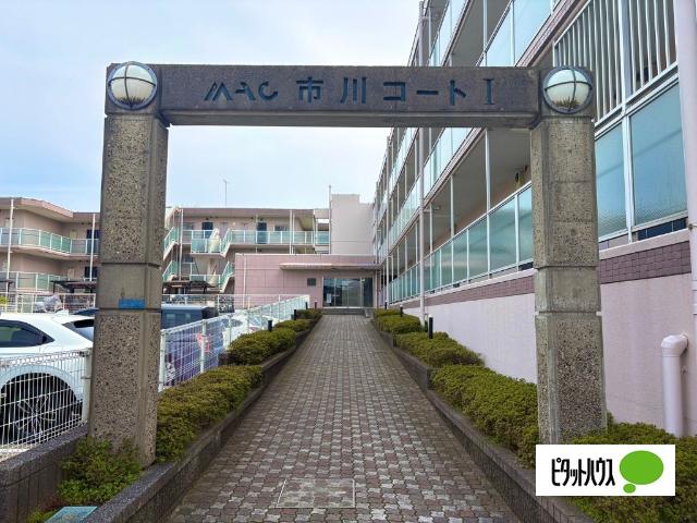 バス停から徒歩2分の好立地なマンションです