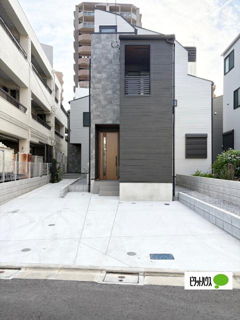 駐車場1台（車種による）付の戸建です♪