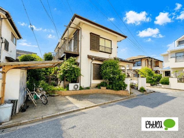 現地外観写真。敷地の広さや周辺の街並みを現地でご確認ください。