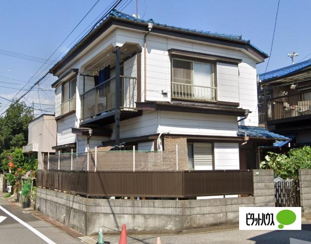 落ち着いた住宅街に佇む2階建住宅。室内は一部リフォーム履歴がございます。