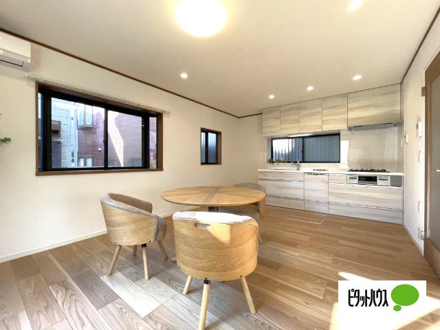 市川市欠真間２丁目　中古戸建 リビング