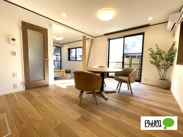 市川市欠真間２丁目　中古戸建 リビング