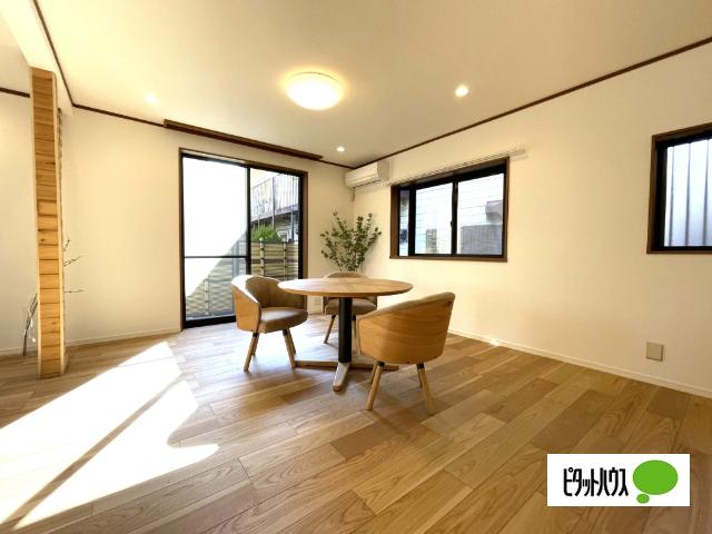 市川市欠真間２丁目　中古戸建 リビング