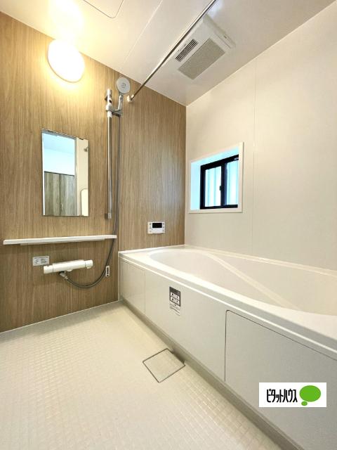 全２棟／Ａ号棟　前面道路６ｍで車の出し入れ楽々 バス／シャワー