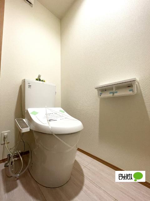 全２棟／Ａ号棟　前面道路６ｍで車の出し入れ楽々 トイレ