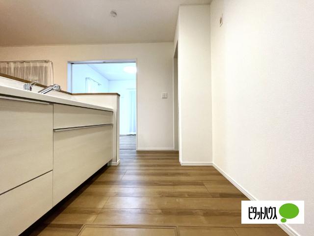 全１棟現場　多目的に活用できるグルニエ付き キッチン