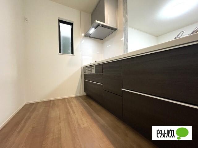 全２棟／Ａ号棟　三方角地の立地 キッチン