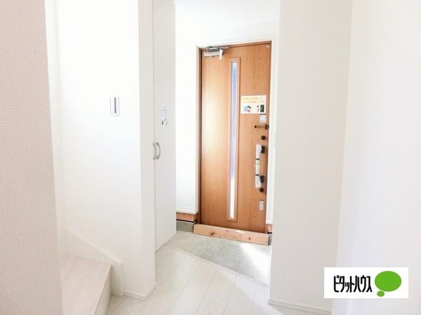 全２棟／２号棟　冷暖房の効率ＵＰのペアガラス 玄関
