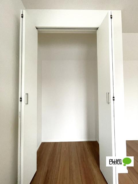 全３棟／２号棟　冬でも足元ポカポカの床暖房 収納