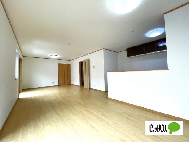 松戸市古ケ崎３丁目　中古戸建 リビング
