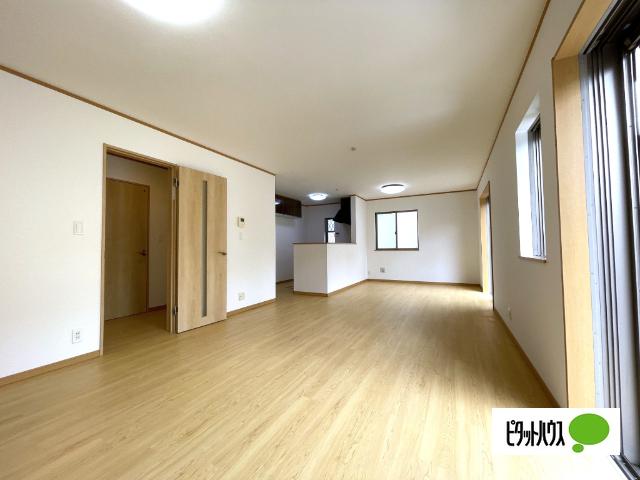 松戸市古ケ崎３丁目　中古戸建 リビング