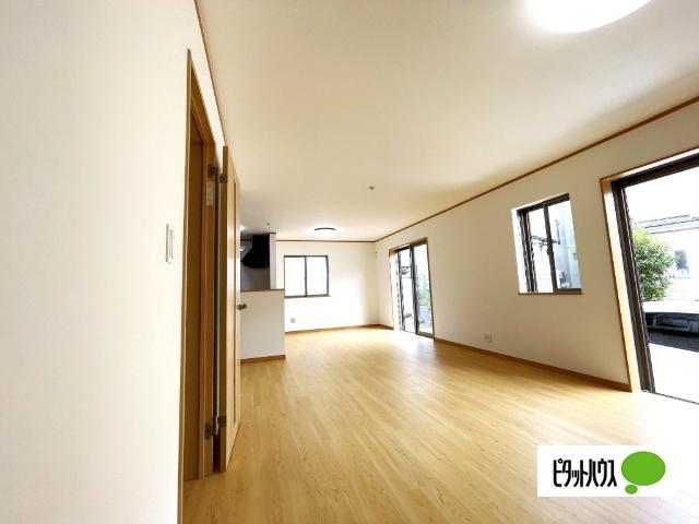 松戸市古ケ崎３丁目　中古戸建 リビング