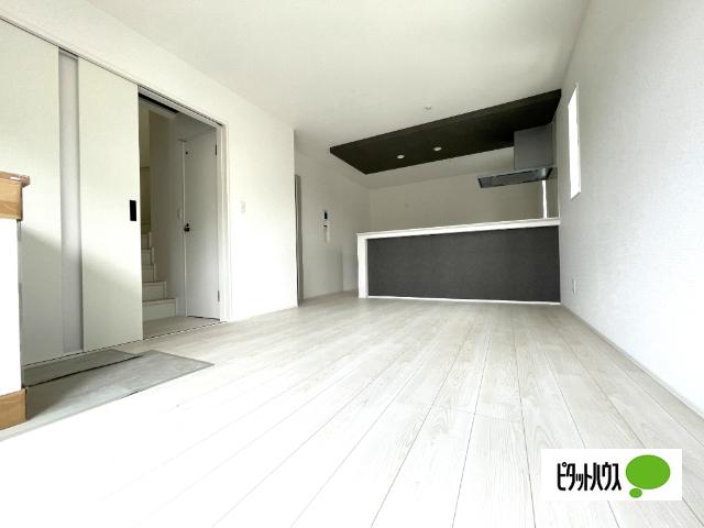 全２棟／２号棟　水廻り集中設計で家事効率向上 リビング