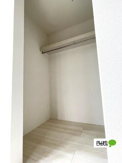全３棟／３号棟　前面道路広々の１２m 収納