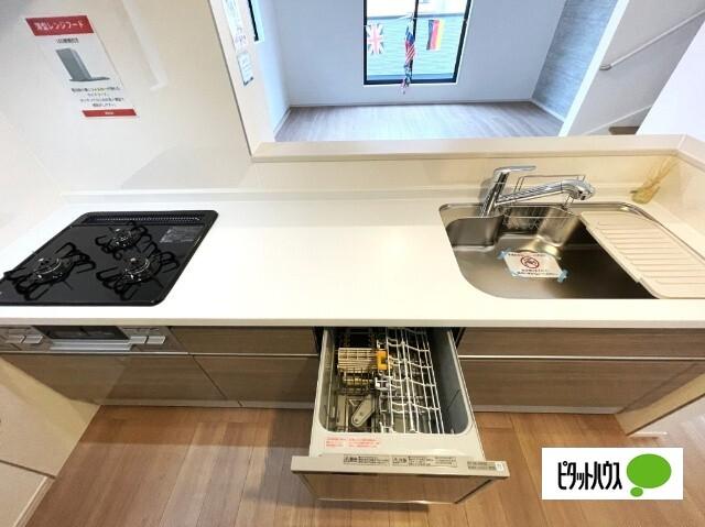 全１棟現場　キッチン横に嬉しいパントリー付き キッチン