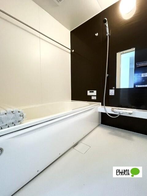全１棟現場　キッチン横に嬉しいパントリー付き バス／シャワー