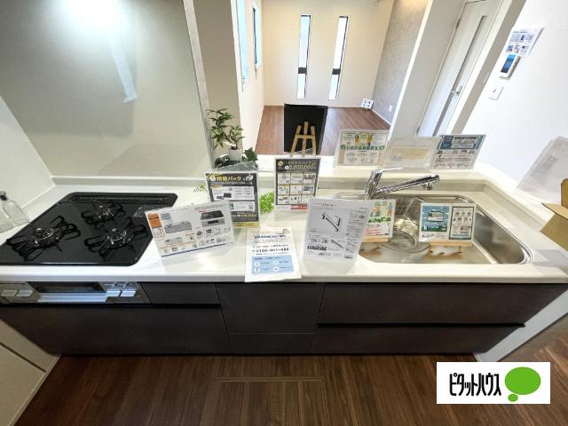 全１棟現場　キッチン横に嬉しいパントリー付き キッチン