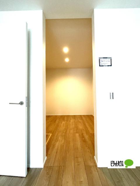 全２棟／１号棟　冬でも足元ポカポカの床暖房 収納