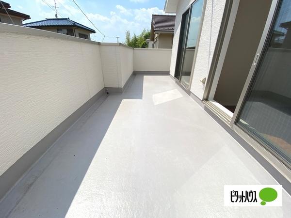 全２棟／Ｂ号棟　キッチン横に嬉しいパントリー付き バルコニー