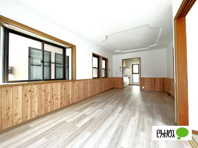 鎌ケ谷市東道野辺５丁目　中古戸建 リビング