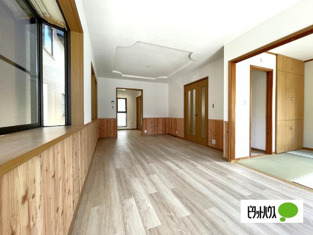 鎌ケ谷市東道野辺５丁目　中古戸建 リビング