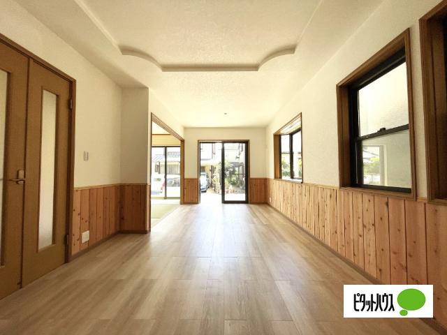 鎌ケ谷市東道野辺５丁目　中古戸建 リビング