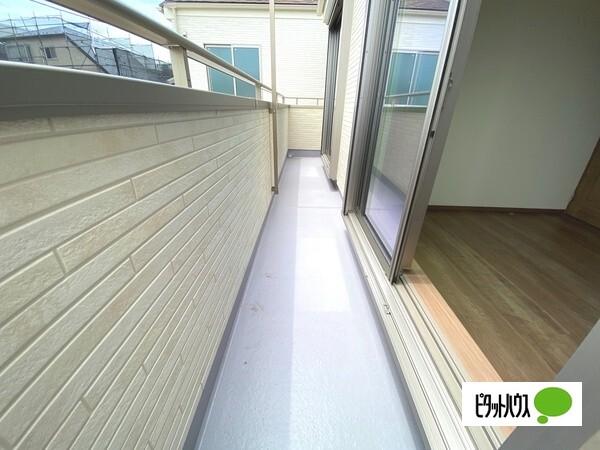 全２棟／Ｂ号棟　キッチン裏に嬉しいパントリー付き バルコニー