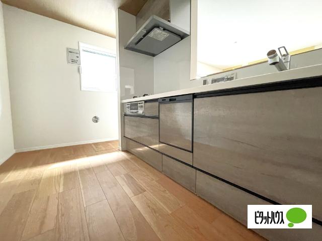 全１棟現場　冬でも足元ポカポカの床暖房 キッチン