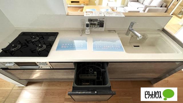 全１棟現場　冬でも足元ポカポカの床暖房 キッチン