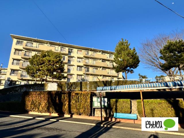 バス停すぐで便利です