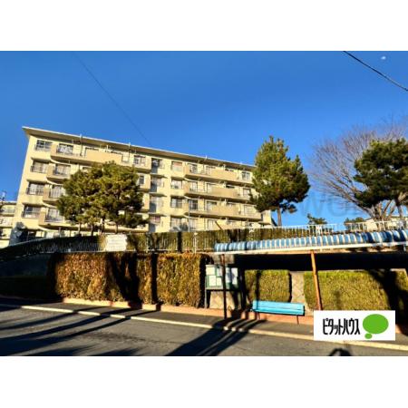バス停すぐで便利です