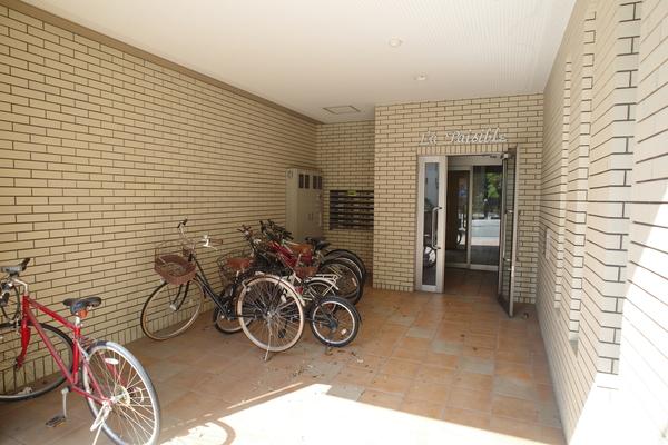 LA　PAISIBLE（802） エントランス