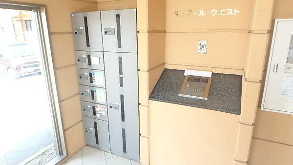 マノアール・ウエスト エントランス