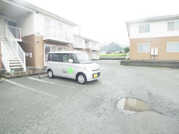 ル・ヴェール高森Ⅴ（201） 駐車場