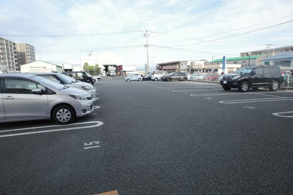 マーベラス近見（401） 駐車場