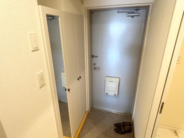アルティメット国府（401） 玄関