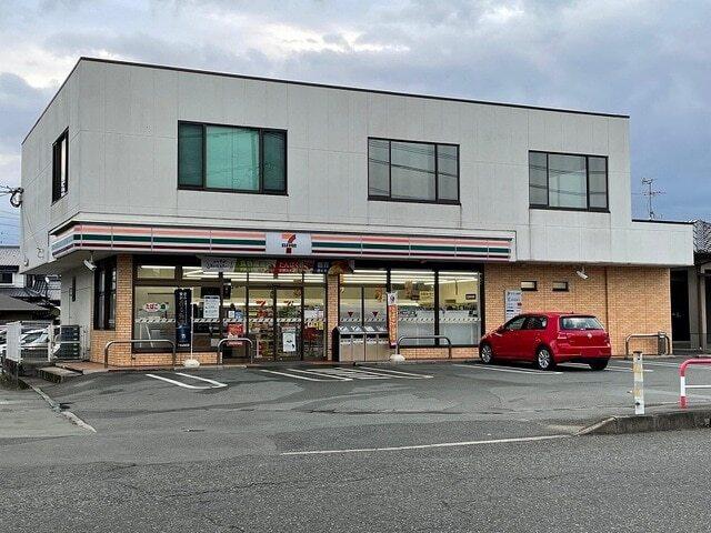 セブンイレブン沼山津４丁目店：200m