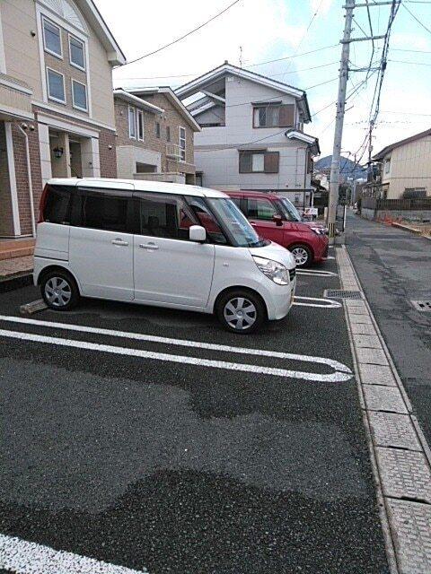 サザンクロス（203） 駐車場