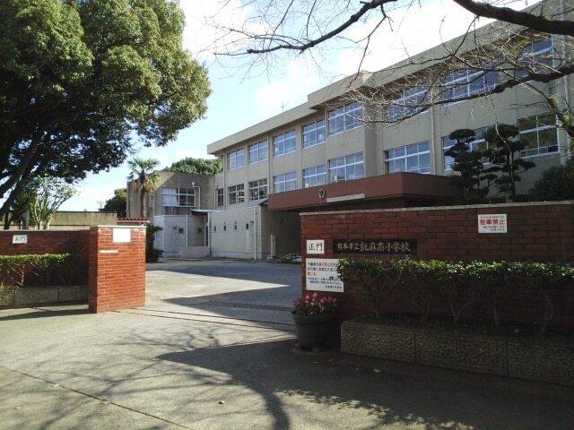 託麻南小学校：470m