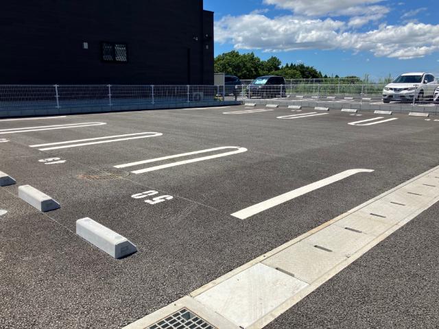 ムーンヴェルジュＡ（205） 駐車場