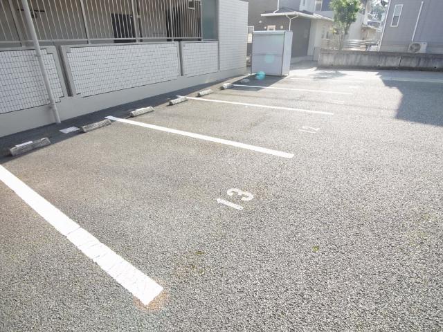 グラッポロ（0401） 駐車場