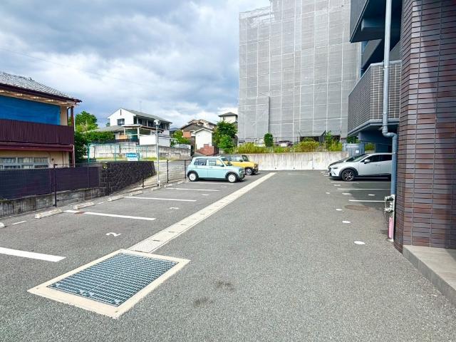 カーサコリーナ（403） 駐車場