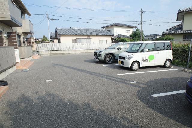 ルネッサンス（201） 駐車場