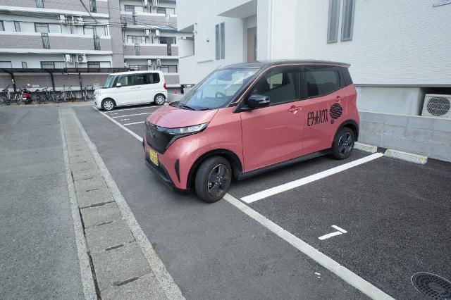G-smart Charmant（105） 駐車場